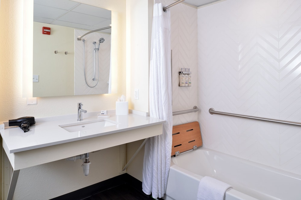 Holiday Inn Hotel & Suites Overland Park Convention Center - photo 34