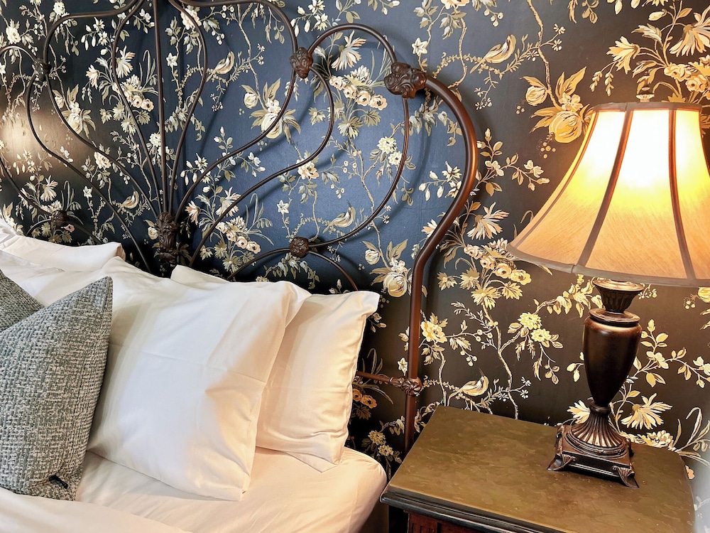 Nob Hill Inn - photo 23