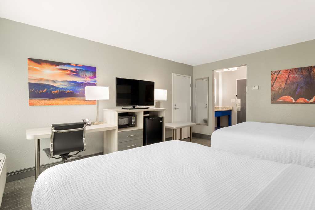 Best Western Plus Magnolia Inn Suites - photo 19
