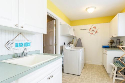 Tar Healin by Oak Island Accommodations - photo 12