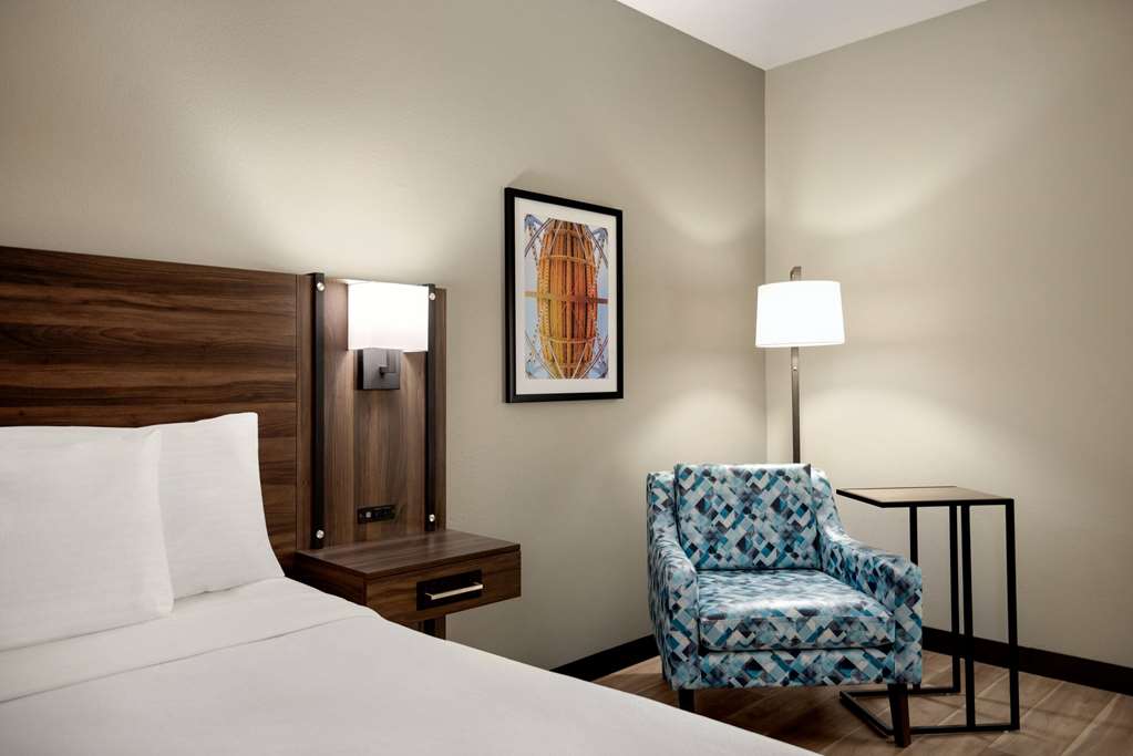 La Quinta Inn & Suites by Wyndham Gonzales LA - photo 29