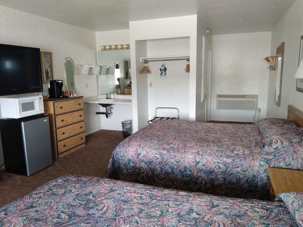 Rim Rock Motel - photo 16