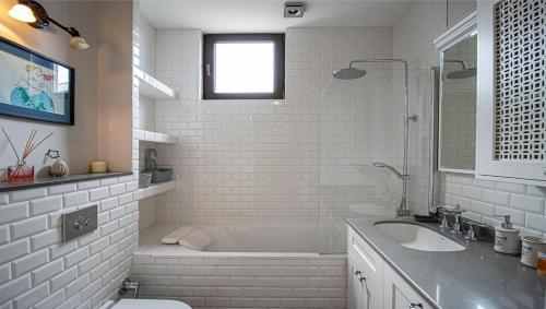 Superior 2BR Apartment In Vake By Wehost