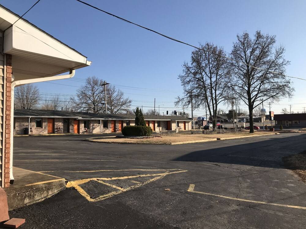 C&H Motel El Dorado Springs - photo 21