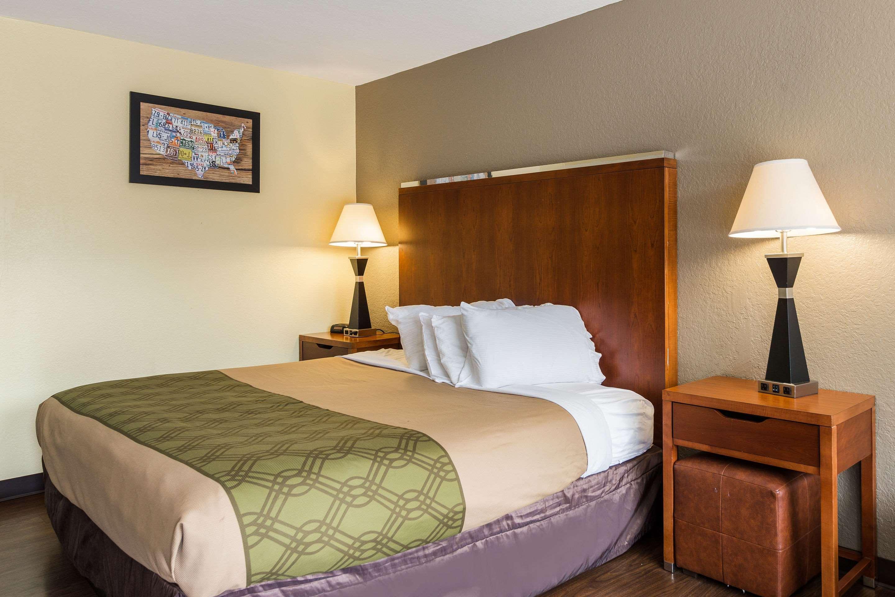 Econo Lodge Pigeon Forge TN - photo 50