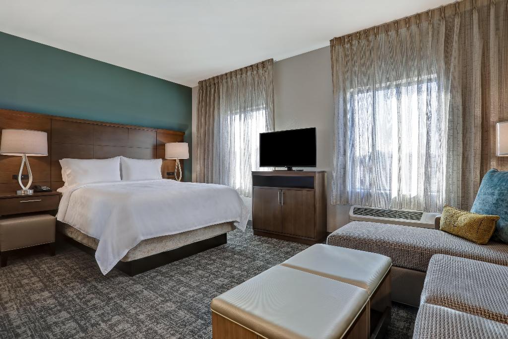 Clarion Hotel Overland Park - photo 8
