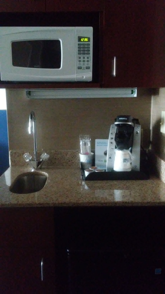 Holiday Inn Express Hotel & Suites Manchester Airport by IHG - photo 10