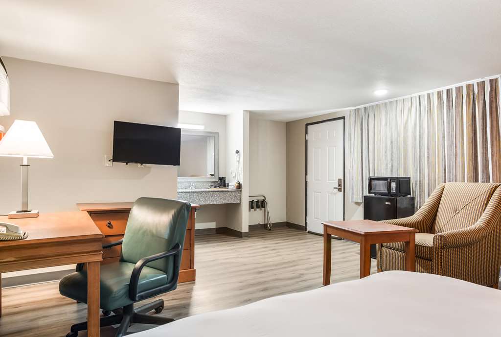 Americas Best Value Inn Lebanon MO - photo 11