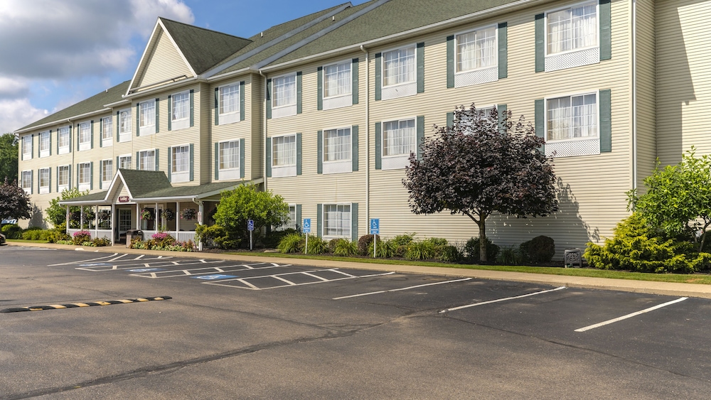 Coshocton Village Inn and Suites — hotel in Coshocton