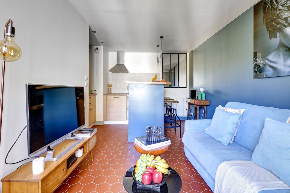 Stylish Le Marais 1BR Heart of Paris — 4-Star Luxury Hotel in Paris, France