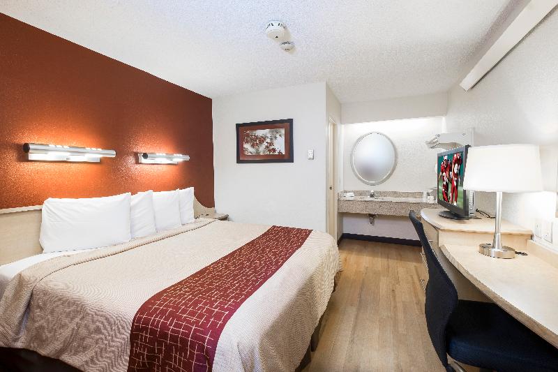 Red Roof Inn Parkersburg - photo 32