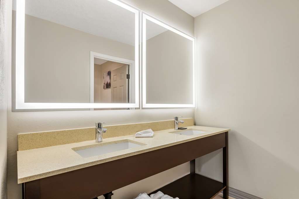 Best Western Plus Grand Manor Inn - photo 42