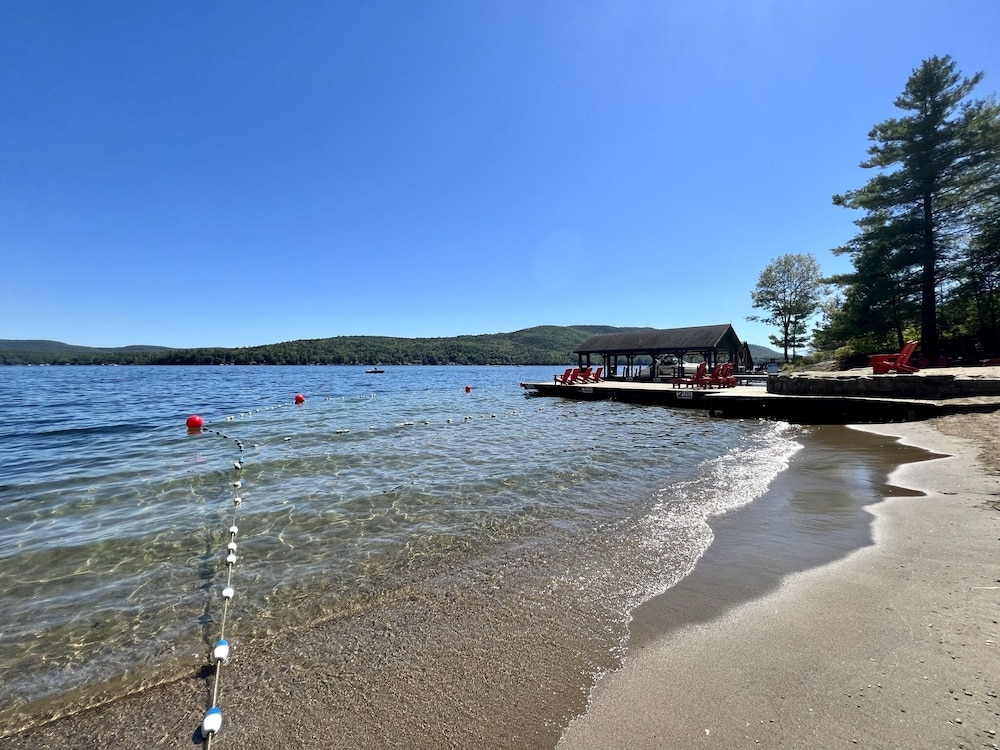The Stone Gate Resort - carbon neutral hotel in Glens Falls