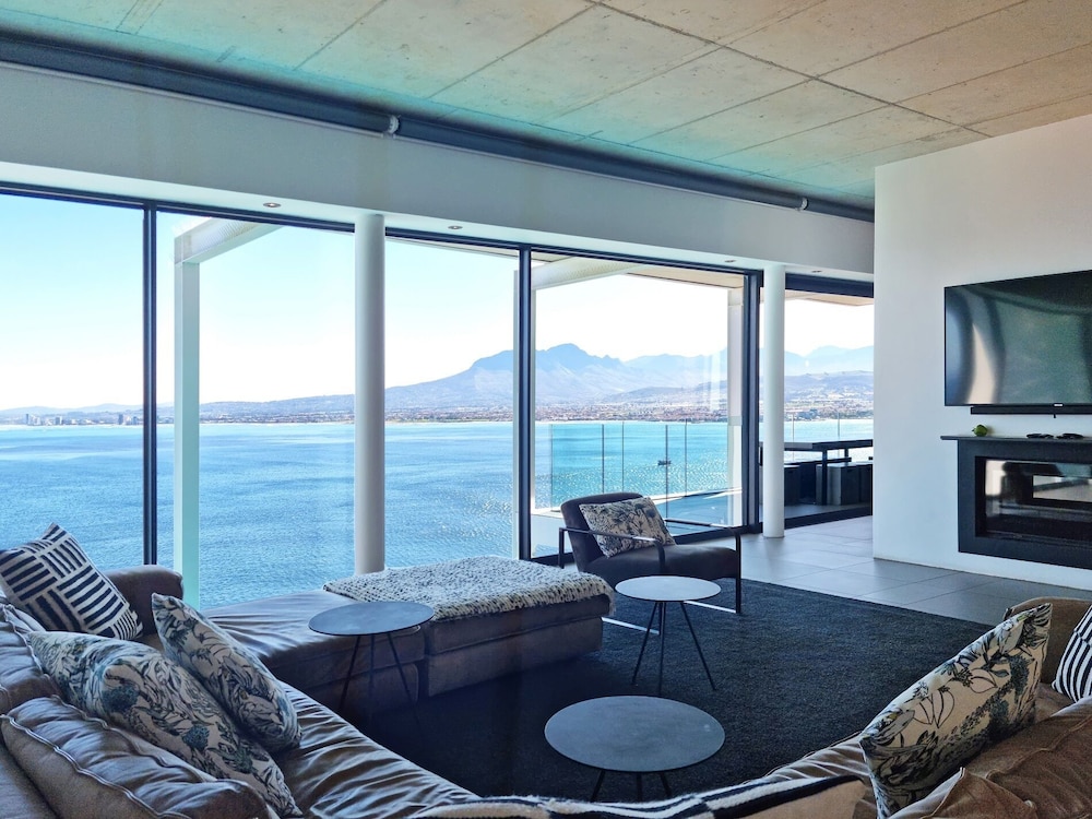 22 Protea — 4-Star Luxury Hotel in Cape Town, South Africa
