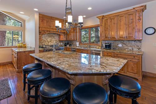 Luxury 4 bedroom 4 5 bath luxury home that sleeps 10