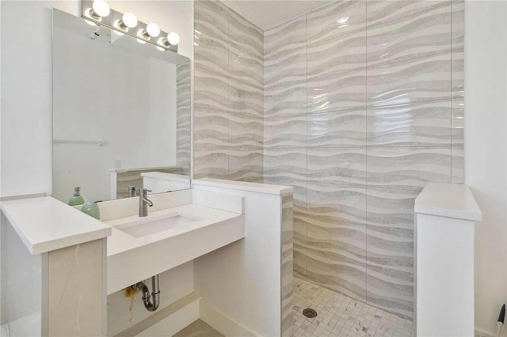 Gorgeous 4Bd Close to Disney With Spa at Reunion Resort 1552 - photo 22