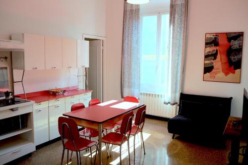 Casa Marinella Nel Centro Storico Con Ascensore — 4-Star Luxury Hotel in Genoa, Italy
