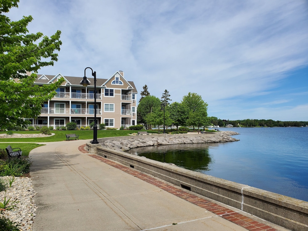 Bridgeport Waterfront Resort — Sturgeon Bay
