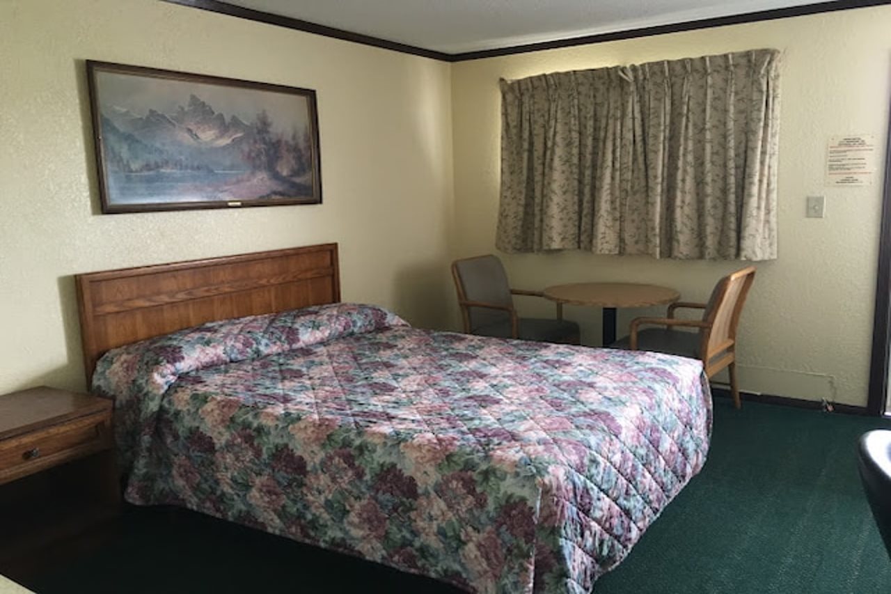 Capri Motel By OYO Elwood Wathena - photo 11
