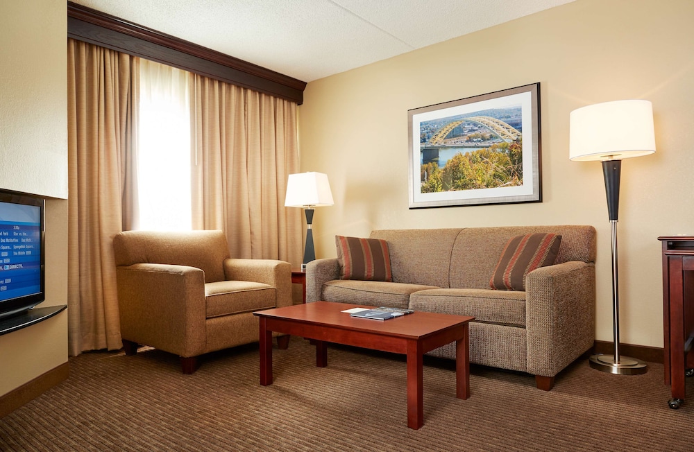 DoubleTree Suites by Hilton Hotel Cincinnati Blue Ash - photo 12