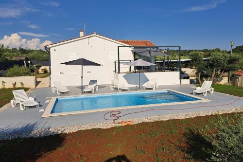 Family friendly house with a swimming pool Visnjan Central Istria Sredisnja Istra 22837 — 4-Star Luxury Hotel in Visignano, Croatia