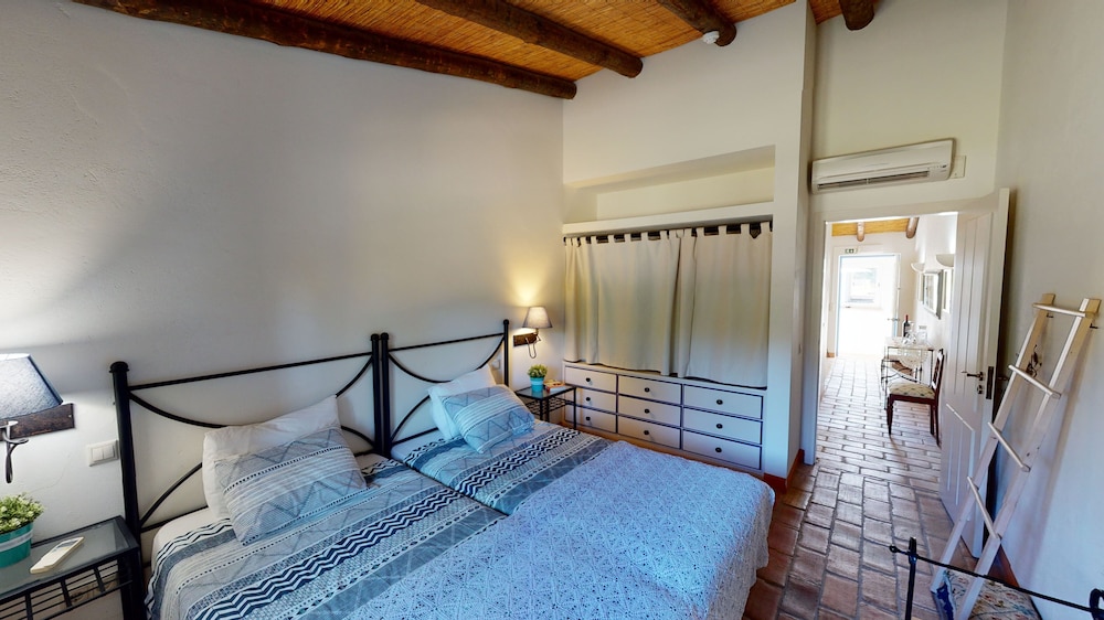 Monte Da Charca - carbon neutral hotel in Montijo