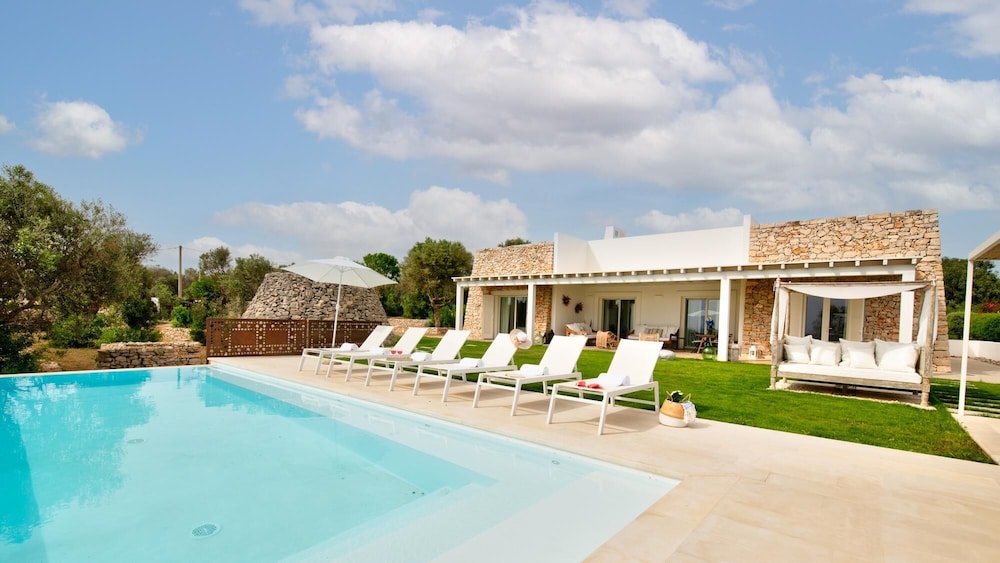 Villa la Pupazza 8 — 4-Star Luxury Hotel in Castrignano Del Capo, Italy