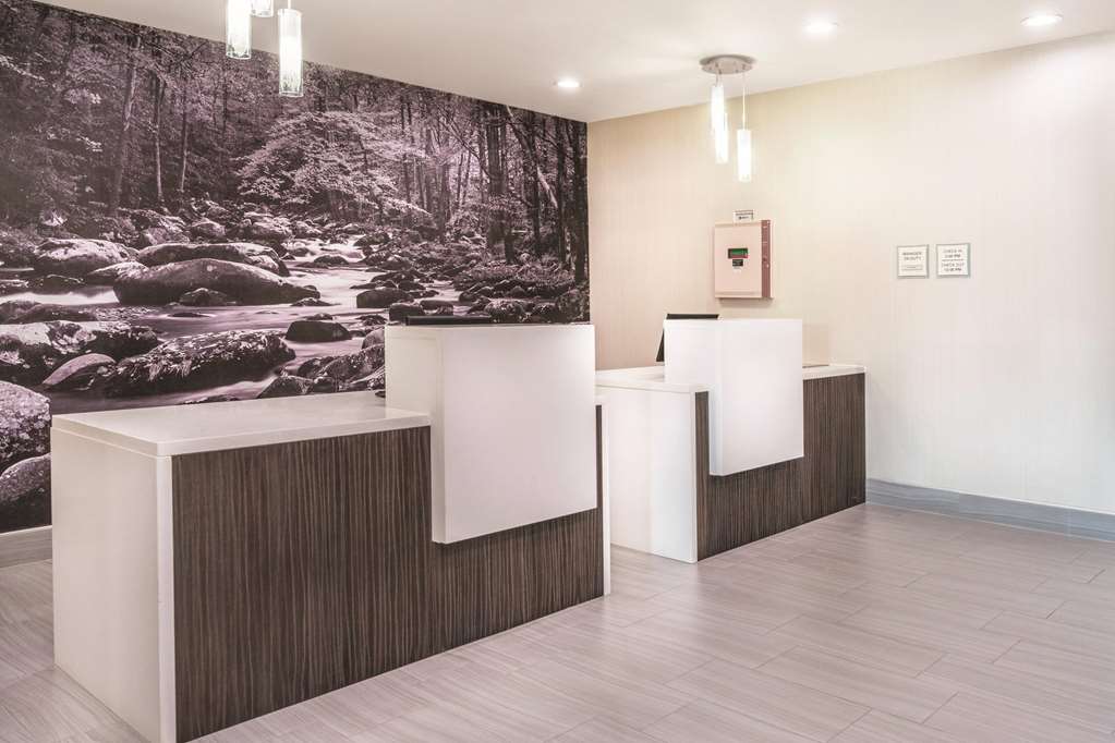 La Quinta Inn & Suites by Wyndham Loudon - photo 16