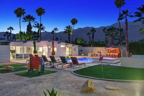Retro A Go Go House — 4-Star Luxury Hotel in Palm Springs, United States