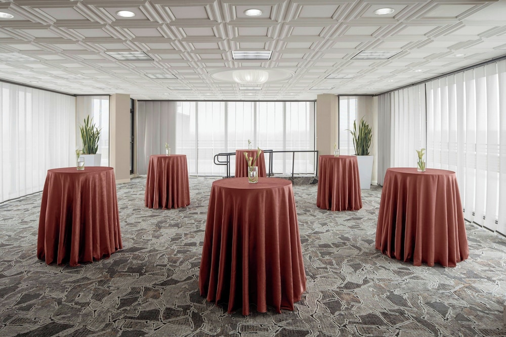Renaissance Chicago North Shore Hotel - photo 63