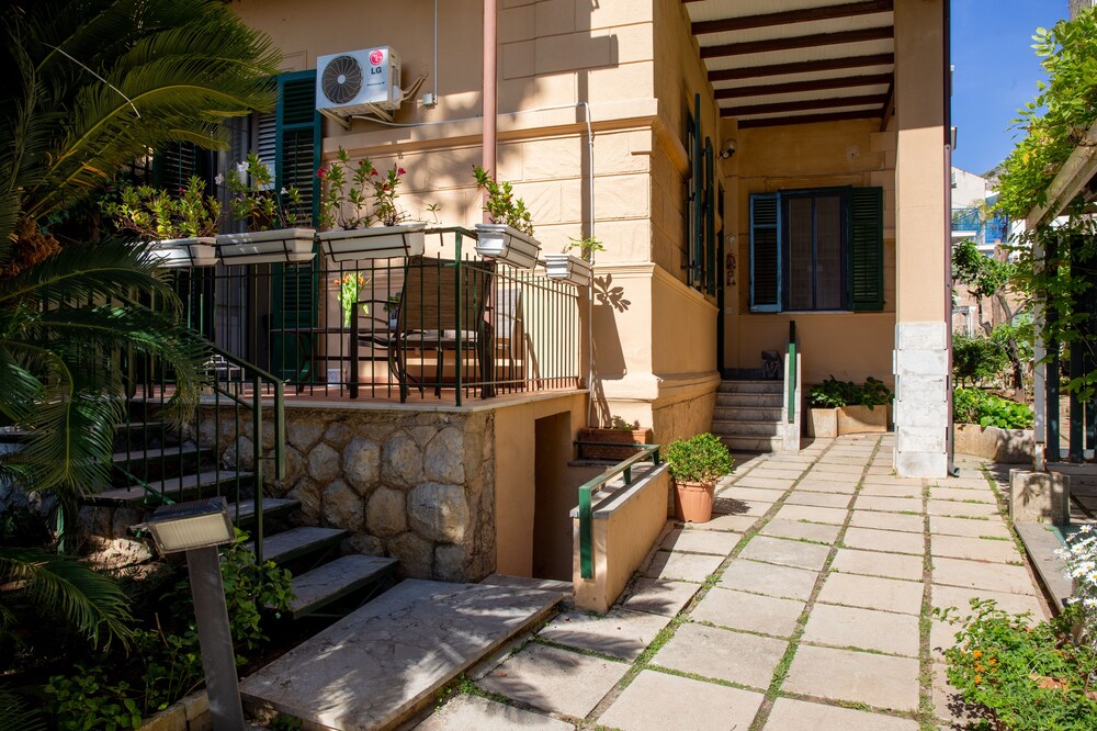 GuestHost Sea View Charm Mondello Apartment with Terrace — 4-Star Luxury Hotel in Palermo, Italy