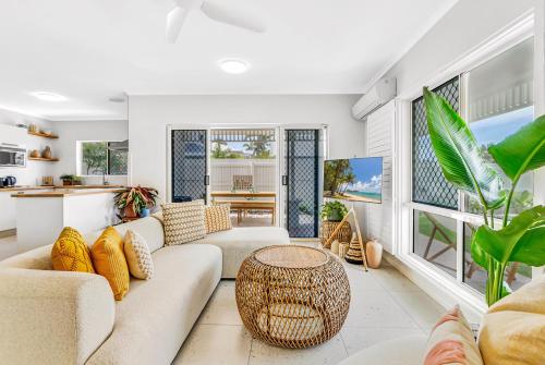 The Bird House Poolside Haven a Stroll from Beach — 4-Star Luxury Hotel in Palm Cove, Australia