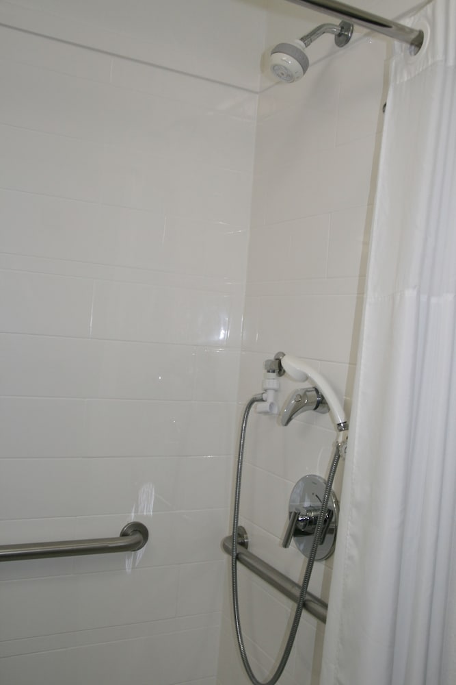 Hampton Inn Clarion - photo 21