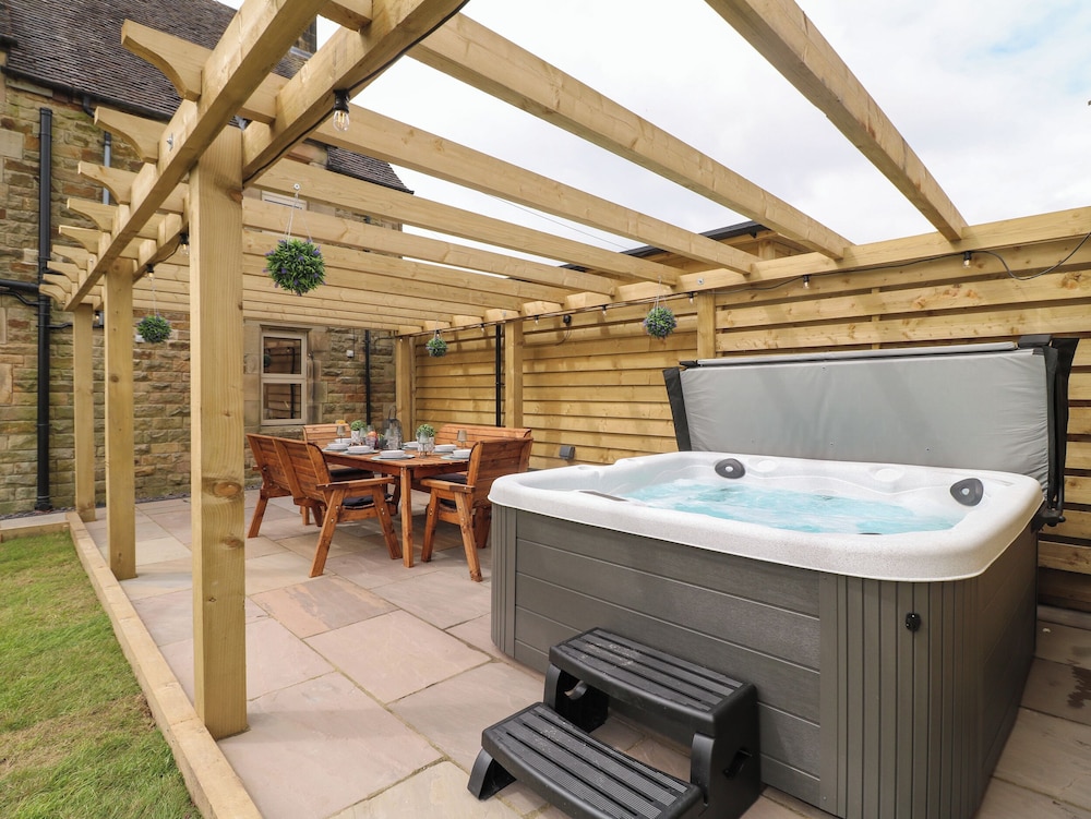 Upper Hurst Farmhouse — 4-Star Luxury Hotel in Buxton, United Kingdom