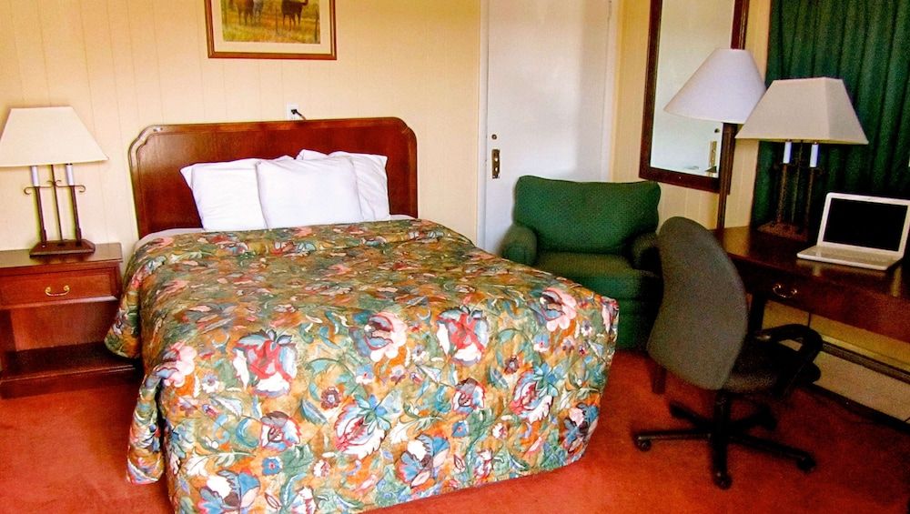 Arrowhead Motel Gillette - photo 12