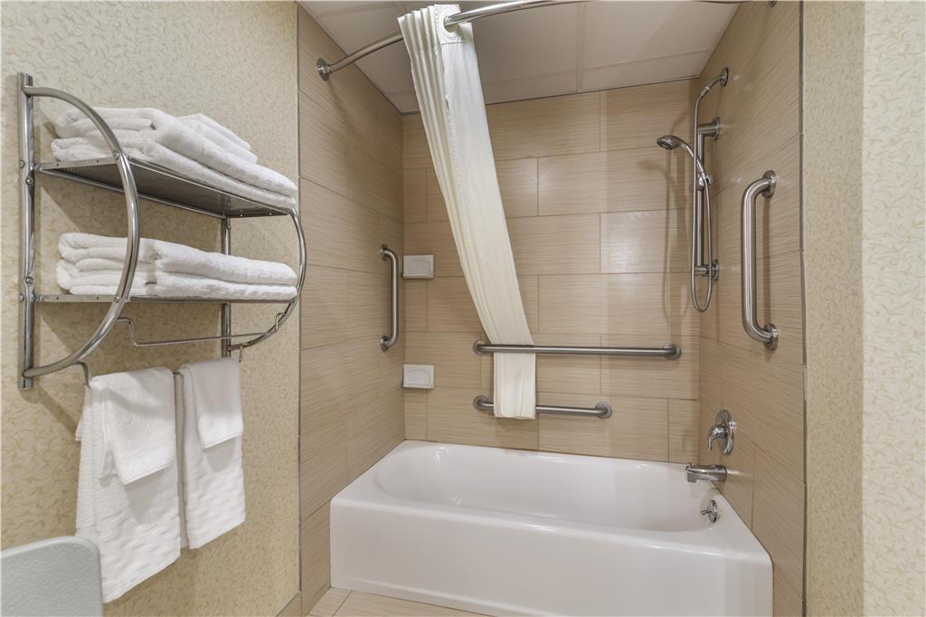 Best Western Plus Keene Hotel - photo 36