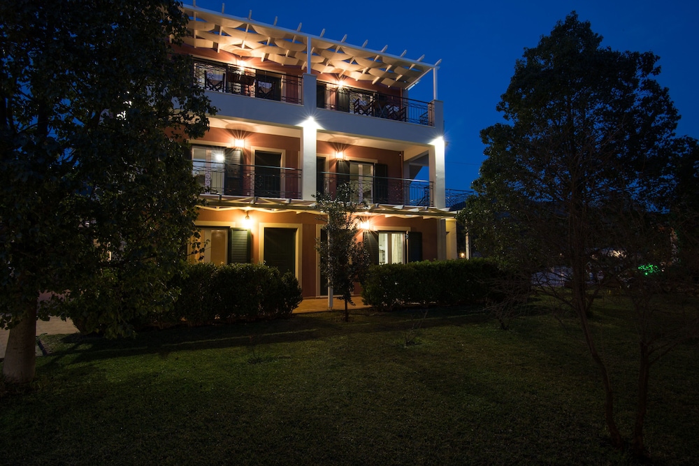 Dina Apartments — 4-Star Luxury Hotel in Kefalonia, Greece