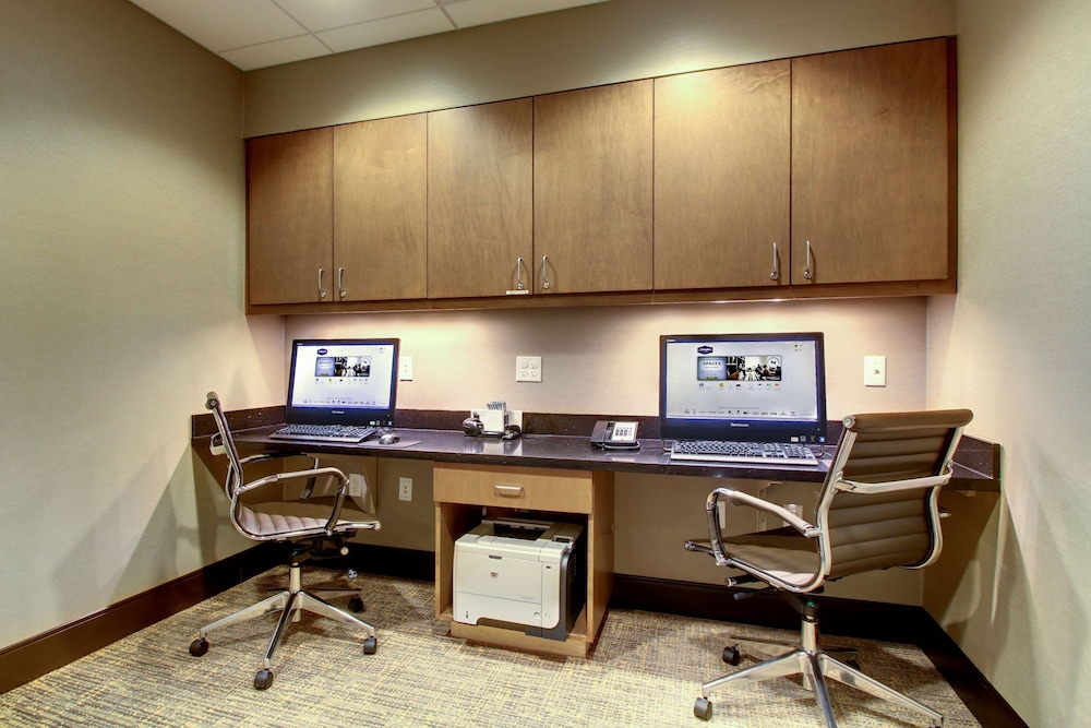 Hampton Inn & Suites Milwaukee West - photo 56