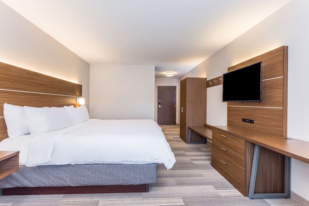 Holiday Inn Express & Suites Eau Claire North by IHG - photo 4