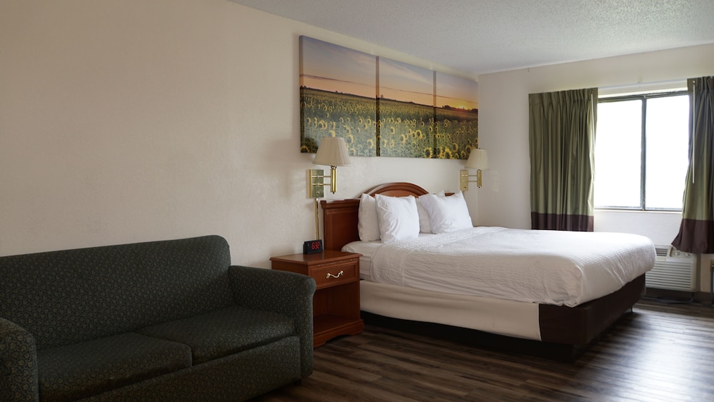 Days Inn by Wyndham Topeka - photo 7