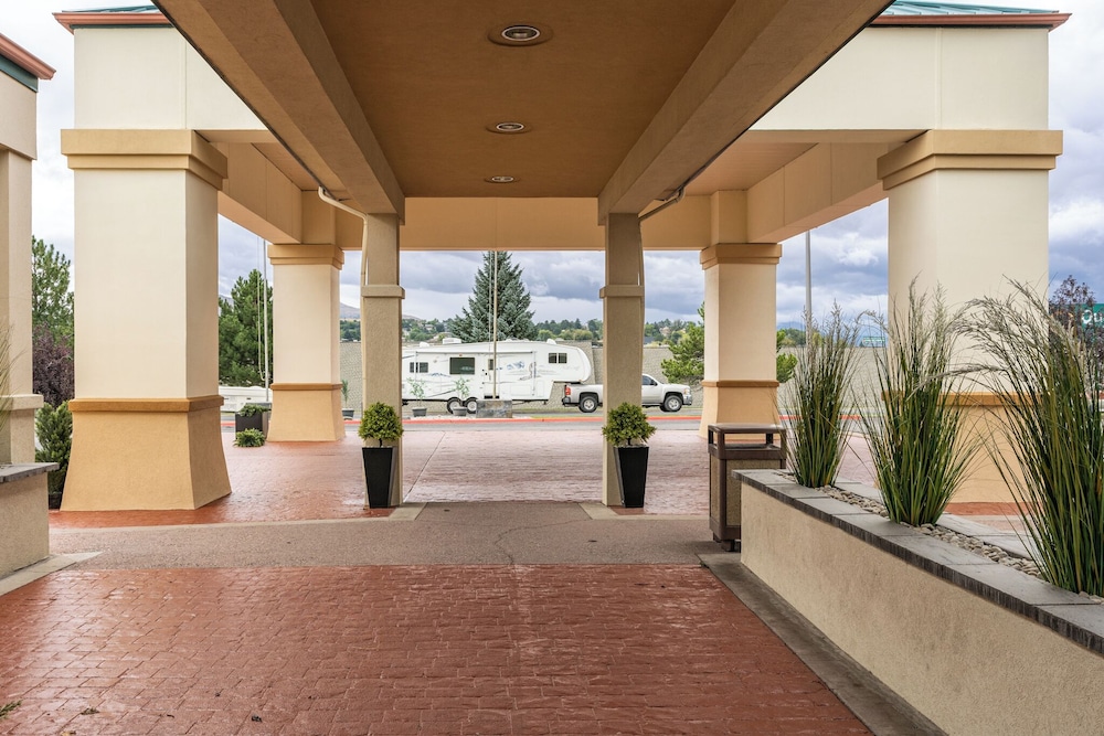 Grand Idaho Inn and Suites - photo 16