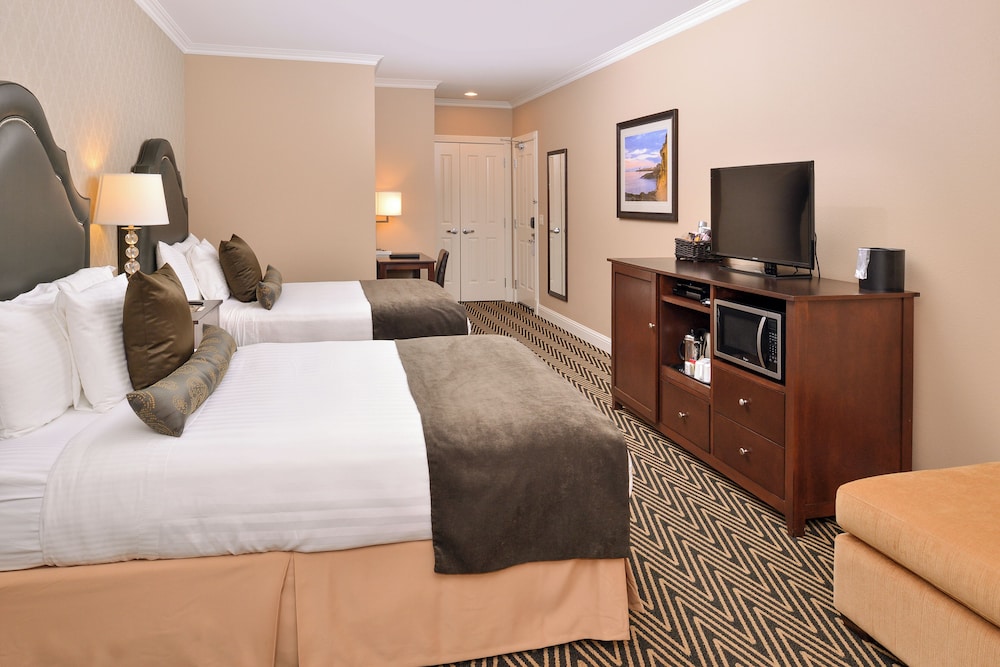 Majestic Inn & Spa - photo 47