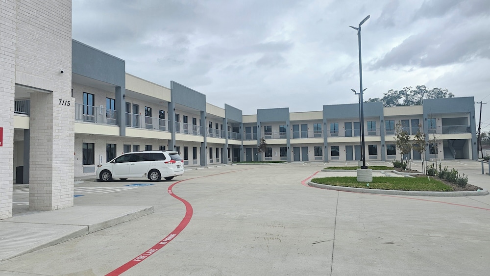 Palace Inn Baytown at Harrison St