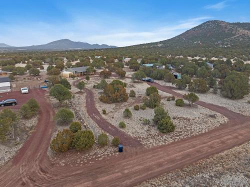 Near GC Train 1Acre Wifi Kitchen King Parking Yard in Williams, United States