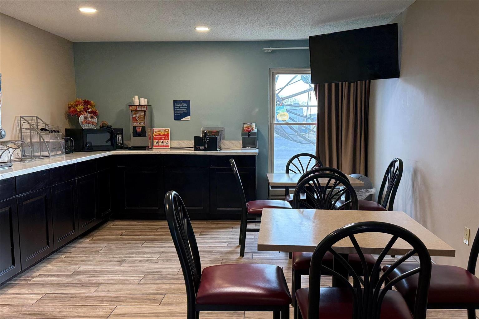 Super 8 by Wyndham Evansville North - photo 27