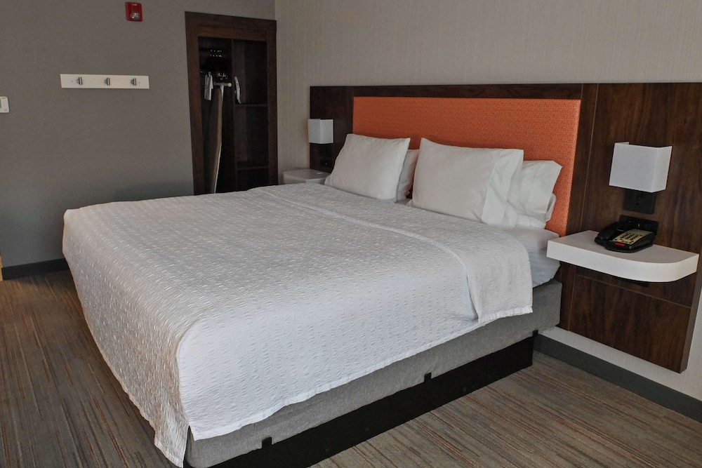 Hampton Inn Fremont - photo 13