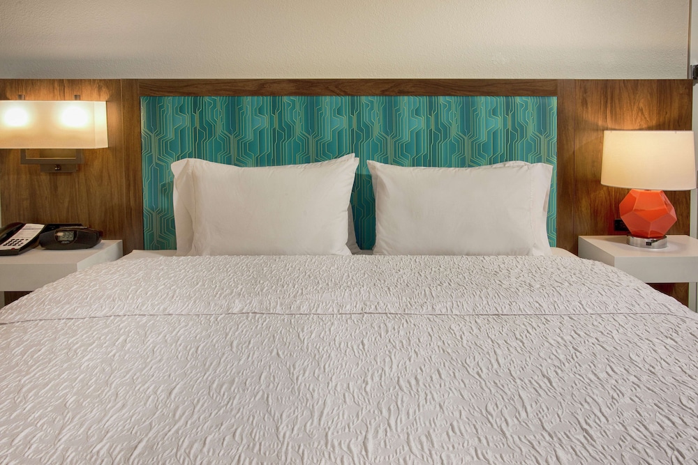 Hampton Inn Collierville - photo 11