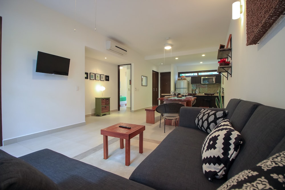 Fantastic Ground Floor Condo With Hotel Amenities in Akumal, Mexico