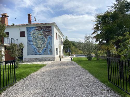 Tonzzini - last minute hotel in Unknown City