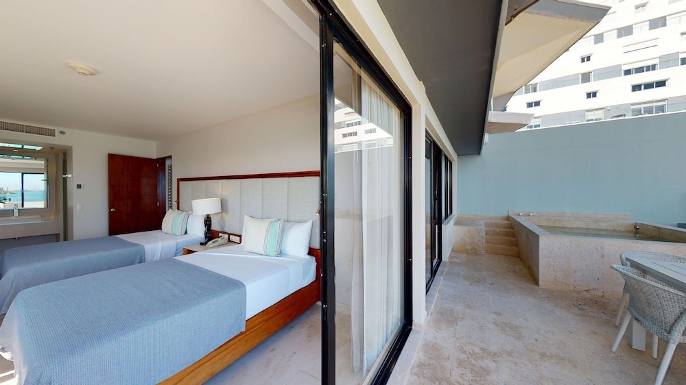 Park Royal Beach Cancun All Inclusive